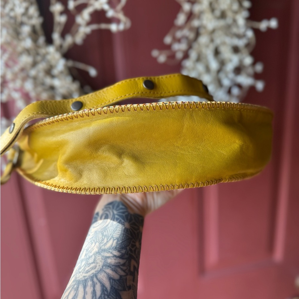 *Like New* Lyons Leather Co. Citric Queen Bee - Picture 4 of 5